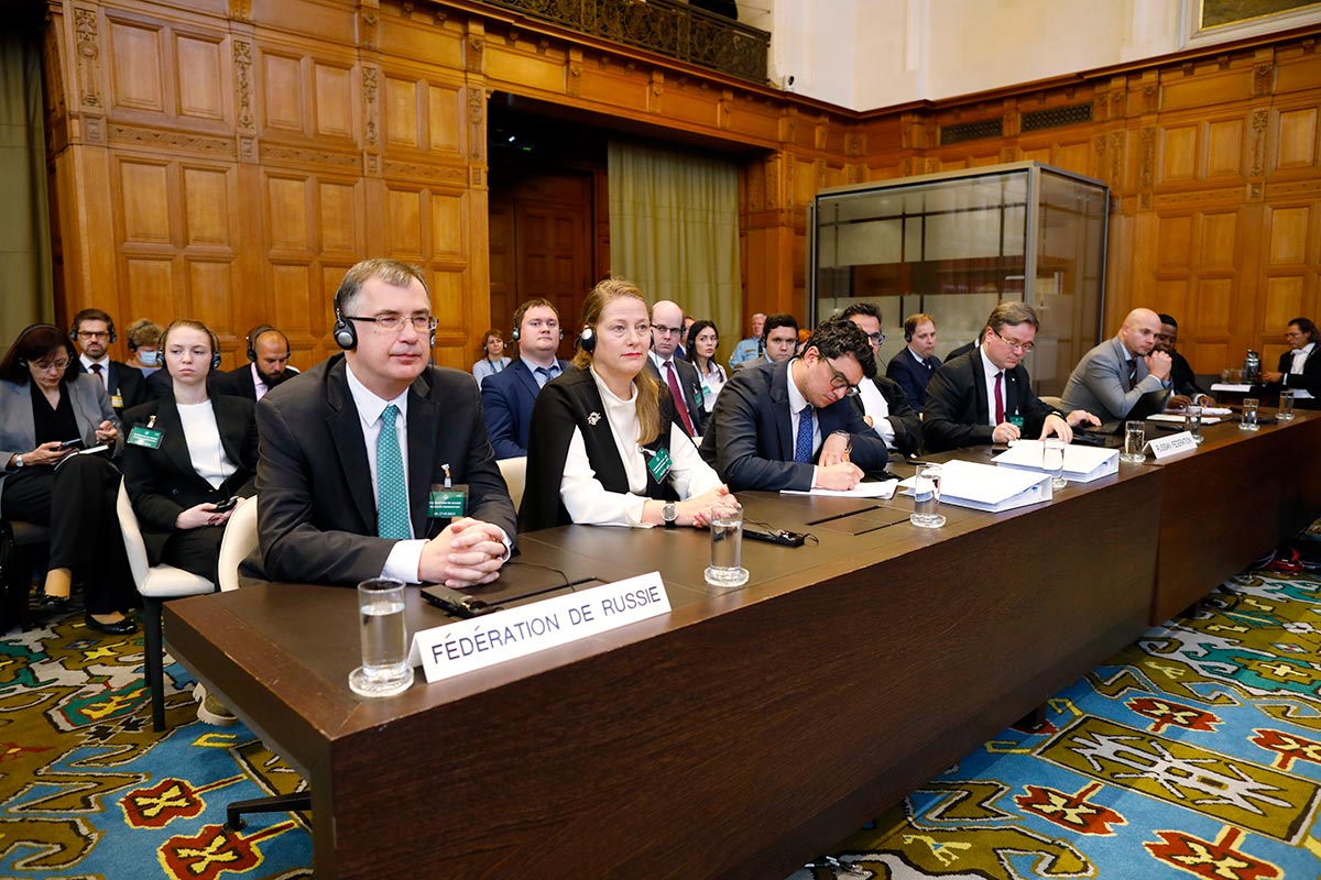 Члени делегації Російської Федерації під час другого дня поточного тижня слухань у справі, порушеній Україною в Міжнародному суді ООН 26 лютого 2022 року.