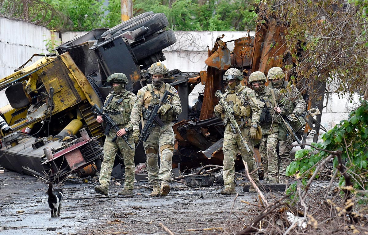 Russian aggression in Ukraine. Photo: Russian servicemen patrol the destroyed part of the Ilyich Iron and Steel Works in Ukraine's port city of Mariupol on May 18, 2022, amid the ongoing Russian military action in Ukraine.