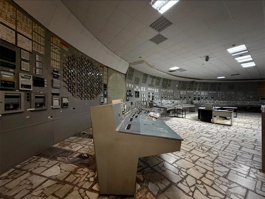 Tchernobyl (Ukraine) : salle de contrôle hors service depuis 1978.