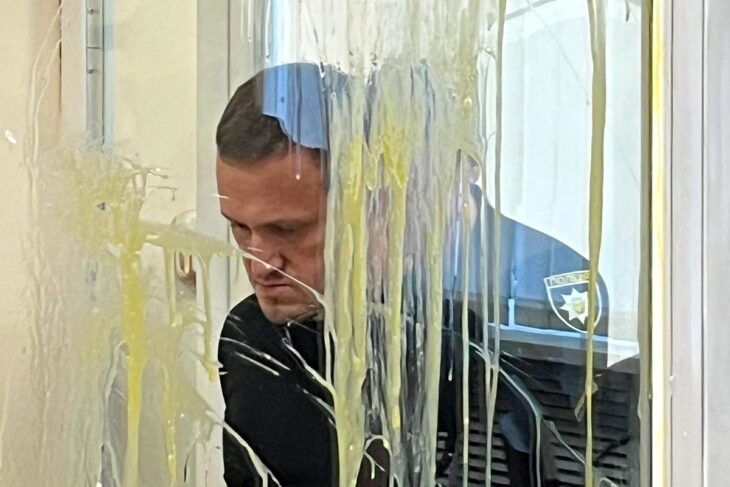 At his trial for high treason in Odessa, Mykolaïv district prosecutor Gennadyi Herman receives eggs thrown by the victims' families in the audience.