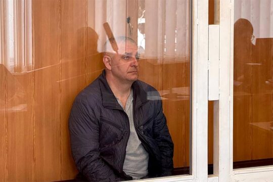 Justice en Ukraine : Ihor Huryakov, ancien directeur du centre de détention provisoire de Kherson, est jugé pour haute trahison devant un tribunal d'Odessa.