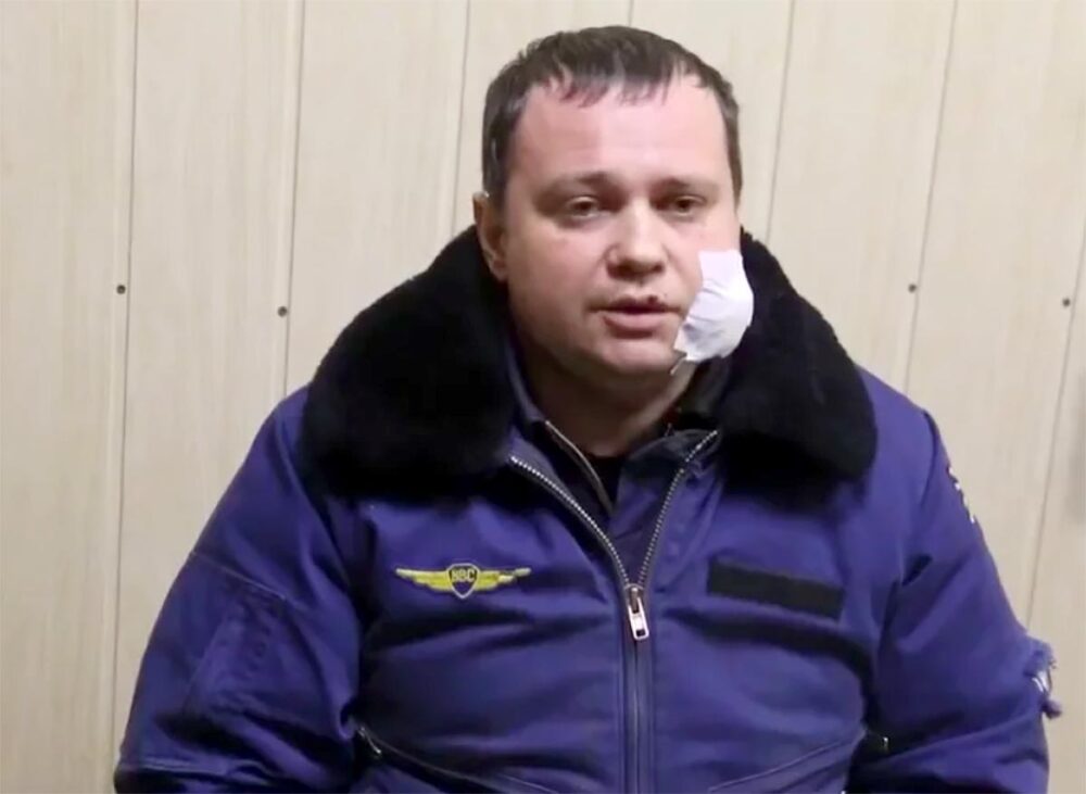 Aleksandr Krasnoyartsev : un pilote russe capturé en Ukraine, échangé avec la Russie puis jugé en Ukraine par contumace (en absence de l’accusé) pour crimes de guerre.