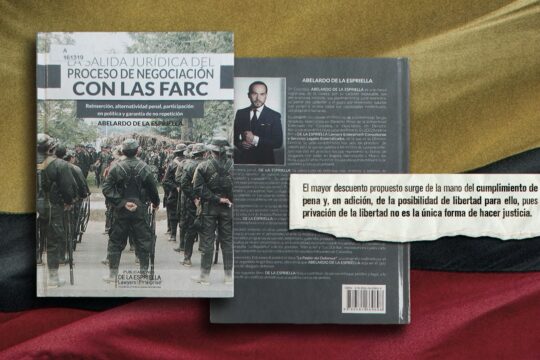 Front and back cover of Abelardo de la Espriella's 2015 book