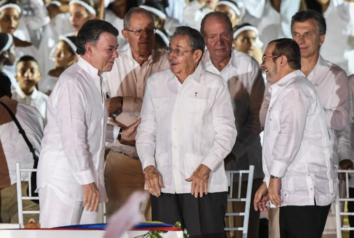 Colombia, FARC rebels sign historic peace deal