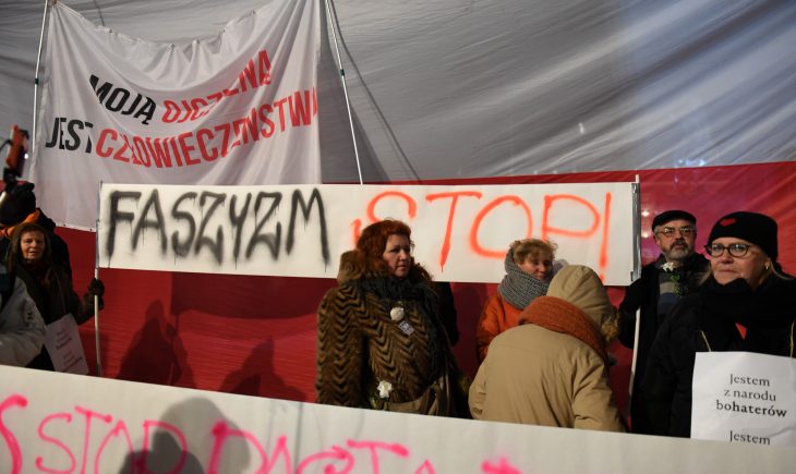 Pologne : le pouvoir s’en prend à l’écriture de l’histoire et à l’indépendance de la justice