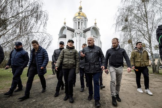 Прокурор Международного уголовного суда Карим Хан, который находится с визитом в Украине, удивил всех, затребовав ордер на арест президента России Владимира Путина.