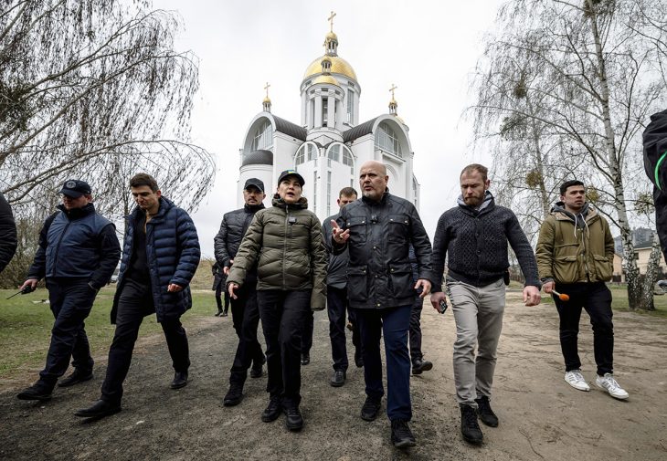 Прокурор Международного уголовного суда Карим Хан, который находится с визитом в Украине, удивил всех, затребовав ордер на арест президента России Владимира Путина.